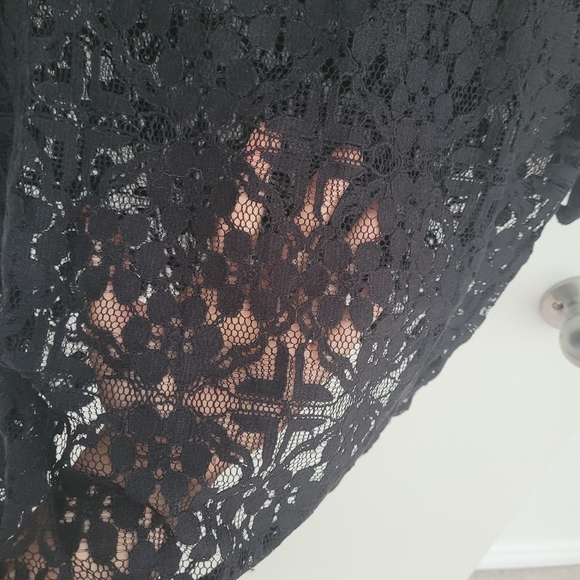 Abercrombie Lace Crop Tshirt - Picture 3 of 3